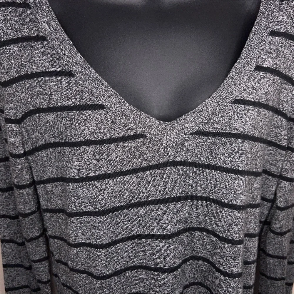Large Mossimo Grey Black Striped Long Sleeve Sweater Vneck Knit Womens Academia
